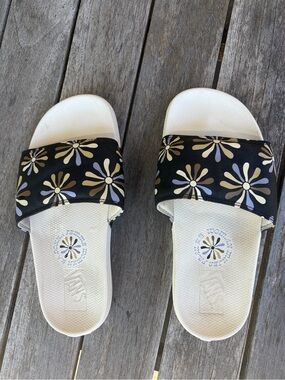 Vans La Costa White Women’s Black Retro Daisy Slide Sandals 7